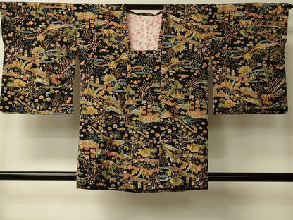 平和屋着物＃道行コート　風景草花文　黒地　正絹　逸品　CABL3001in