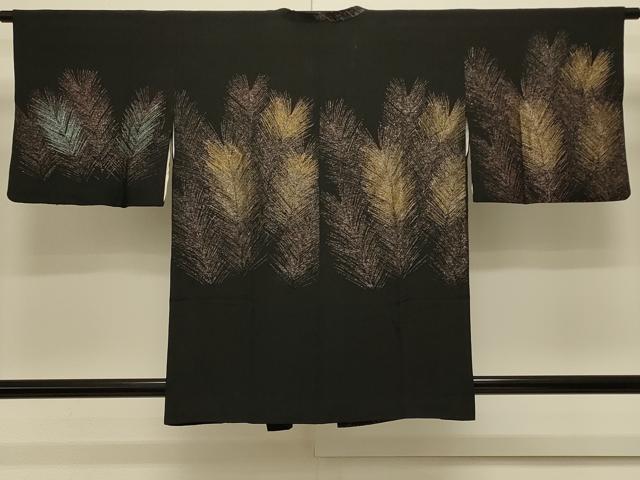 平和屋着物＃道行コート　寿光織　草葉文　黒地　金糸　正絹　逸品　CABL3031in