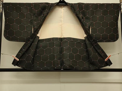 平和屋着物＃羽織　亀甲文　黒地　正絹　逸品　未使用　CABL3046in