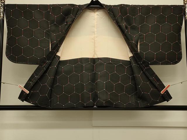 平和屋着物＃羽織　亀甲文　黒地　正絹　逸品　未使用　CABL3046in
