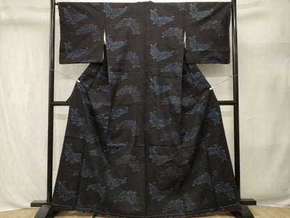 平和屋着物■上質な紬　舞蝶文　黒地　三越扱い　正絹　逸品　CABL3443ev