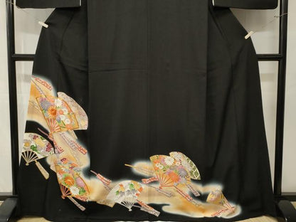 平和屋着物■豪華黒留袖　駒刺繍　扇草花文　暈し染め　金彩　正絹　逸品　CABL3530ev