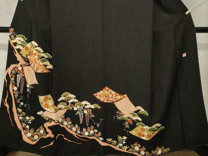 平和屋着物■豪華黒留袖　作家物　駒刺繍　藤花房色紙重ね宝尽し花文　金彩　正絹　逸品　CABL3538ev
