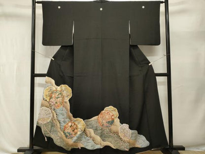 平和屋着物■豪華黒留袖　駒刺繍　鏡裏流水花鳥文　暈し染め　金彩　正絹　逸品　CABL3570ev
