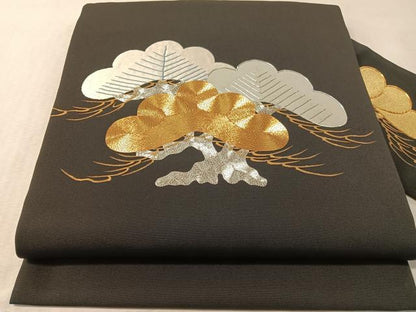 平和屋着物●塩瀬　九寸名古屋帯　駒刺繍　松　黒地　金銀糸　正絹　逸品　CABL6346vp