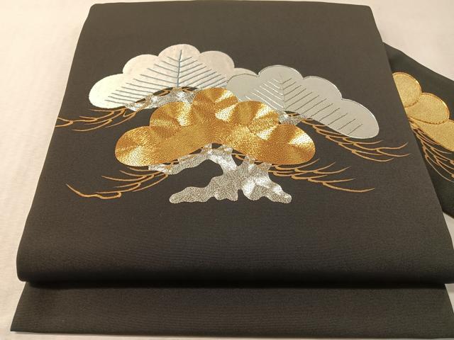 平和屋着物●塩瀬　九寸名古屋帯　駒刺繍　松　黒地　金銀糸　正絹　逸品　CABL6346vp