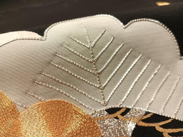 平和屋着物●塩瀬　九寸名古屋帯　駒刺繍　松　黒地　金銀糸　正絹　逸品　CABL6346vp