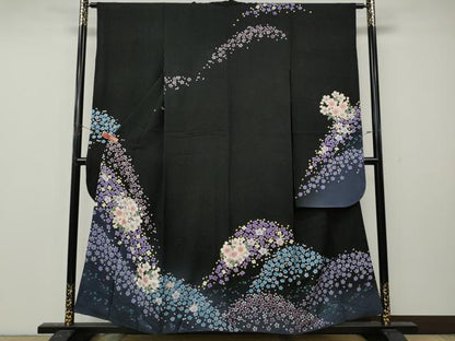 平和屋着物●豪華振袖　舞花文　暈し染め　黒地　金通し地　鈴乃屋扱い　正絹　逸品　CABL8450ut