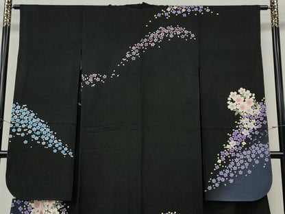 平和屋着物●豪華振袖　舞花文　暈し染め　黒地　金通し地　鈴乃屋扱い　正絹　逸品　CABL8450ut