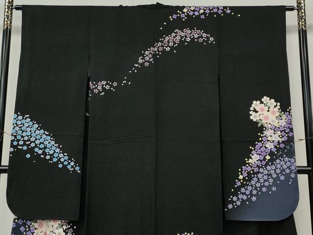 平和屋着物●豪華振袖　舞花文　暈し染め　黒地　金通し地　鈴乃屋扱い　正絹　逸品　CABL8450ut