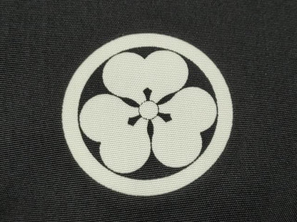 平和屋着物●男性　黒紋付・羽織セット　羽裏：切嵌動物花文　大丸扱い　正絹　逸品　CABL8609ut