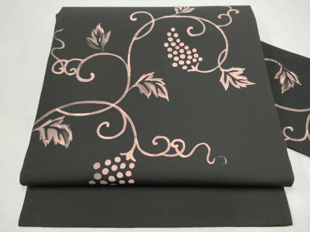平和屋着物●九寸名古屋帯　ろうけつ染　葡萄蔦の葉文　黒地　正絹　逸品　CABL9657hy