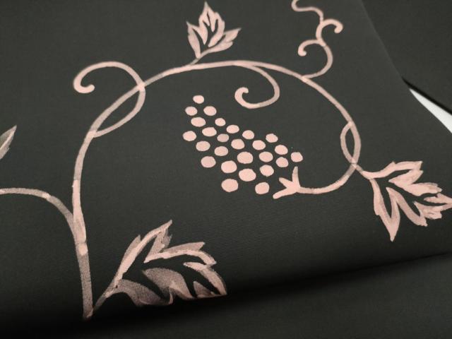 平和屋着物●九寸名古屋帯　ろうけつ染　葡萄蔦の葉文　黒地　正絹　逸品　CABL9657hy