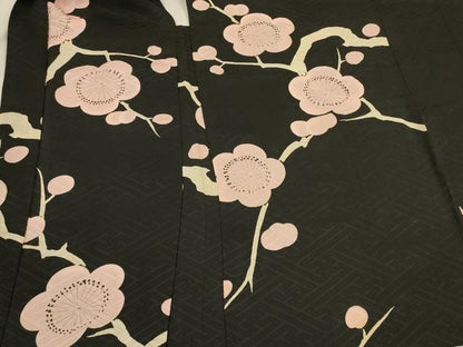 平和屋着物＃羽織　枝梅文　黒地　正絹　逸品　CABM0269in
