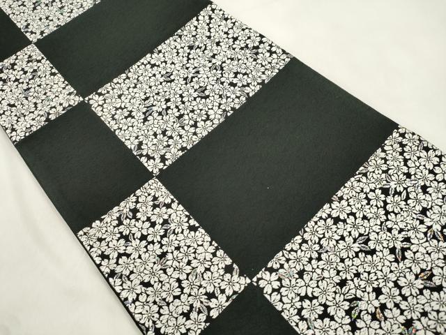 平和屋着物●六通柄袋帯　唐織　桜染　舞桜文　黒地　銀糸　正絹　逸品　CABM0574dy