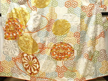 平和屋着物■豪華振袖　駒刺繍　源氏車亀甲花文　金銀彩　正絹　逸品　CABM1474ev