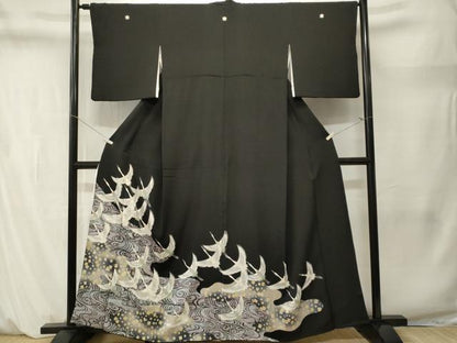 平和屋着物■豪華黒留袖　箔散らし飛鶴流水文　暈し染め　金彩　正絹　逸品　CABM1484ev