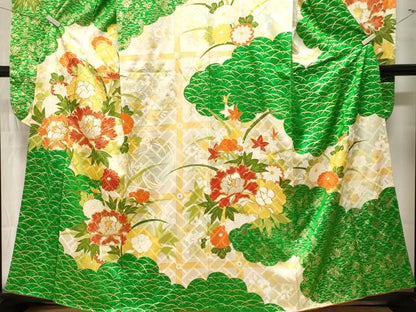 平和屋着物■豪華振袖　駒刺繍　雲取り露芝草花文　金彩　正絹　逸品　CABM1746ev