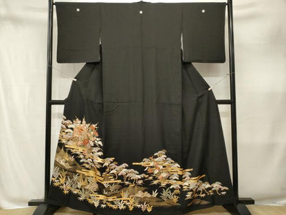平和屋着物■豪華黒留袖　駒刺繍　流水御所車松竹梅花文　金彩　正絹　逸品　CABM1905ev