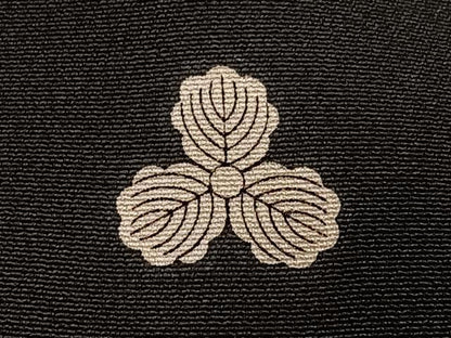 平和屋着物■豪華黒留袖　駒刺繍　地紙立波梅松文　金彩　正絹　逸品　CABM2335xe