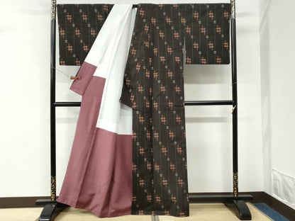 平和屋着物●本場米琉　置賜紬　絣文様　証紙付き　正絹　逸品　CABM3697yc