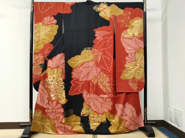 平和屋着物●豪華振袖　駒刺繍　絞り　流水舞花文　黒地　金彩　鈴乃屋扱い　正絹　逸品　CABM3991yc