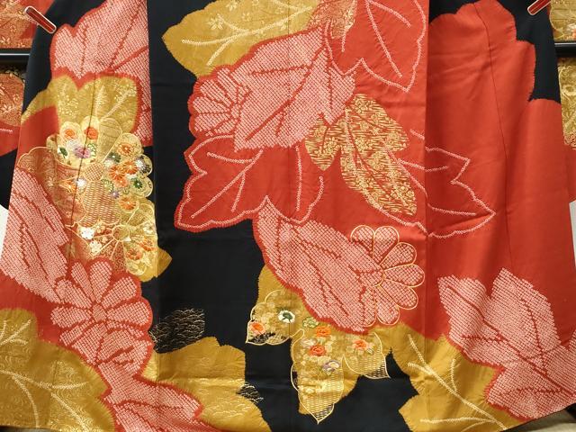 平和屋着物●豪華振袖　駒刺繍　絞り　流水舞花文　黒地　金彩　鈴乃屋扱い　正絹　逸品　CABM3991yc
