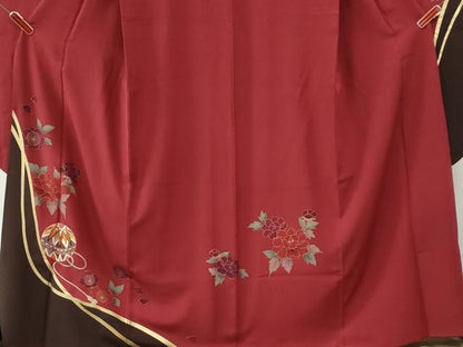 平和屋着物●豪華振袖　駒刺繍　毬牡丹舞桜文　金彩　京都きもの友禅扱い　正絹　逸品　CABM3996yc