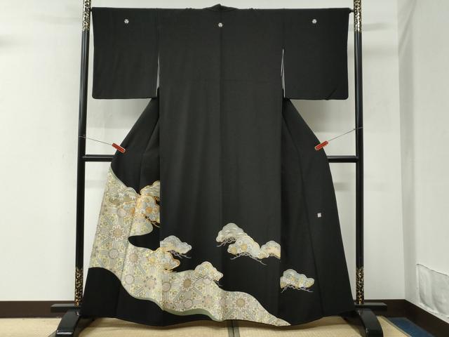 平和屋着物●豪華黒留袖　駒刺繍　松吉祥花唐草文　金彩　正絹　逸品　CABM4081yc