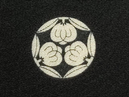 平和屋着物●豪華黒留袖　駒刺繍　松吉祥花唐草文　金彩　正絹　逸品　CABM4081yc