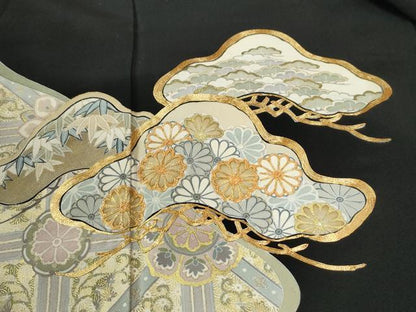 平和屋着物●豪華黒留袖　駒刺繍　松吉祥花唐草文　金彩　正絹　逸品　CABM4081yc