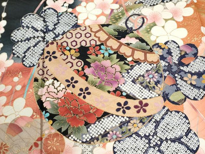 平和屋着物●豪華振袖　舞花吉祥文　暈し染め　黒地　金彩　正絹　逸品　CABM4138yc