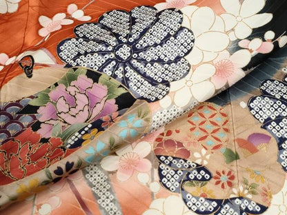 平和屋着物●豪華振袖　舞花吉祥文　暈し染め　黒地　金彩　正絹　逸品　CABM4138yc
