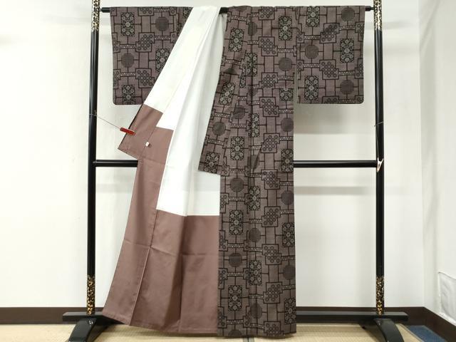 平和屋着物●本場大島紬　7マルキ　泥染め　色紙吉祥花唐草文　徳秀信作　松坂屋　証紙付き　正絹　逸品　CABM4339yc