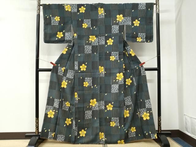 平和屋着物●小紋　市松舞桜文　洗える着物　CABM4590yc