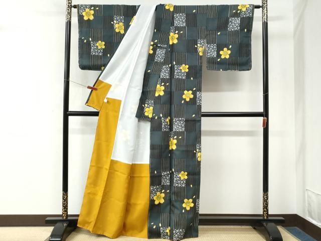 平和屋着物●小紋　市松舞桜文　洗える着物　CABM4590yc