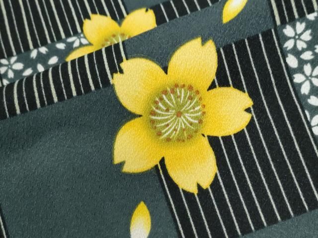 平和屋着物●小紋　市松舞桜文　洗える着物　CABM4590yc