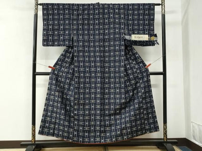 平和屋着物●本場琉球絣　紬　赤嶺猛作　証紙付き　正絹　逸品　CABM4619yc