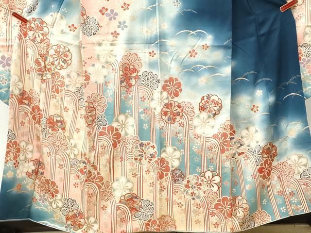 平和屋着物●豪華振袖　駒刺繍　舞花文　暈し染め　金彩　正絹　逸品　CABM4664yc