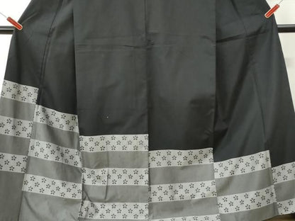 平和屋着物●訪問着　紬地　横段舞花文　黒地　正絹　逸品　CABM4751yc