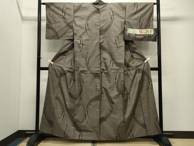 平和屋着物●本場大島紬　9マルキ　泥染め　孔雀文　吉織物謹製　証紙付き　正絹　逸品　CABM4889gh