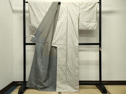 平和屋着物●本場大島紬　白大島　140亀甲　斜線文　正絹　逸品　未使用　CABM4907gh