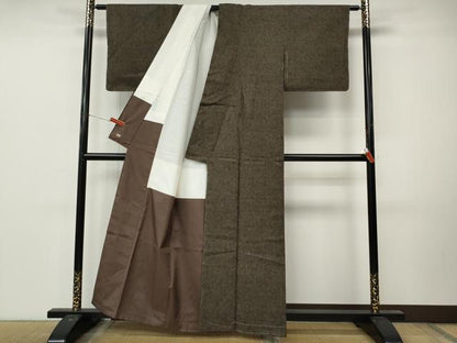 平和屋着物●本場結城紬　重要無形文化財　枝葉文　三越扱い　正絹　逸品　未使用　CABM9240ut