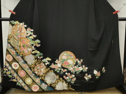 平和屋着物●京友禅の第一人者　松井青々　黒留袖　駒刺繍　絵皿草花文　金銀彩　正絹　逸品　CABM9342ut