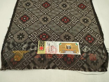 平和屋着物●本場大島紬　龍郷絣　反物　菱花文　山田武和作　証紙付き　着尺　逸品　未使用　CABN0846ju