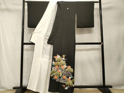 平和屋着物■豪華黒留袖　駒刺繍　流水松花文　金彩　正絹　逸品　CABN1297ev
