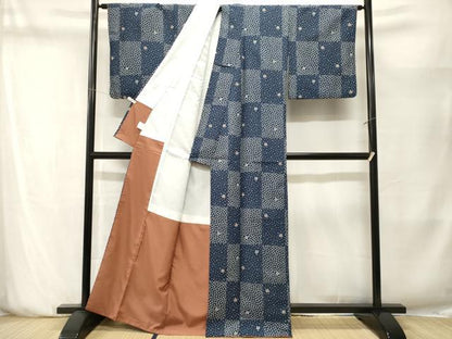 平和屋着物■小紋　市松舞桜文　洗える着物　CABN1452ev