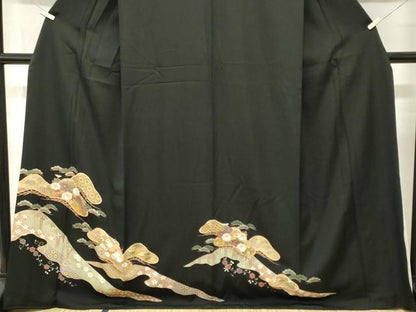 平和屋着物■豪華黒留袖　駒刺繍　松竹梅吉祥花文　金銀彩　正絹　逸品　CABN1647ev