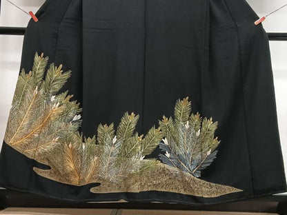 平和屋着物■豪華黒留袖　駒刺繍　枝松文　金彩　正絹　逸品　CABN2016xe