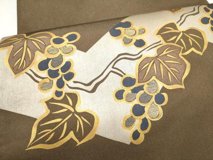 平和屋着物●太鼓柄袋帯　駒刺繍　葡萄蔦の葉文　金彩　金通し地　正絹　逸品　CABN2413hy